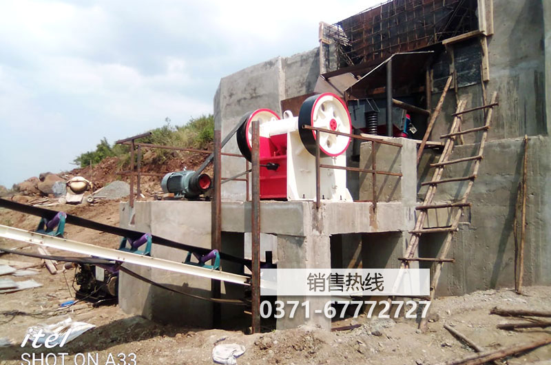 广东履带移动破碎机花岗岩破碎生产线配置方案解析