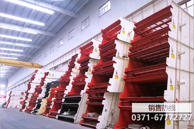 中捷矿业有限公司破碎筛分一体车在福建客户现场紧张安装中